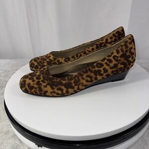 Trotters Lauren Tan Cheetah Animal Print  Pumps Size 7.5